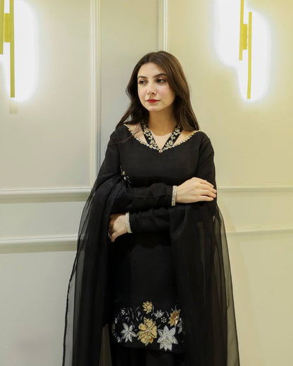 Elegance in Black: A Captivating Pose of Timeless Beauty