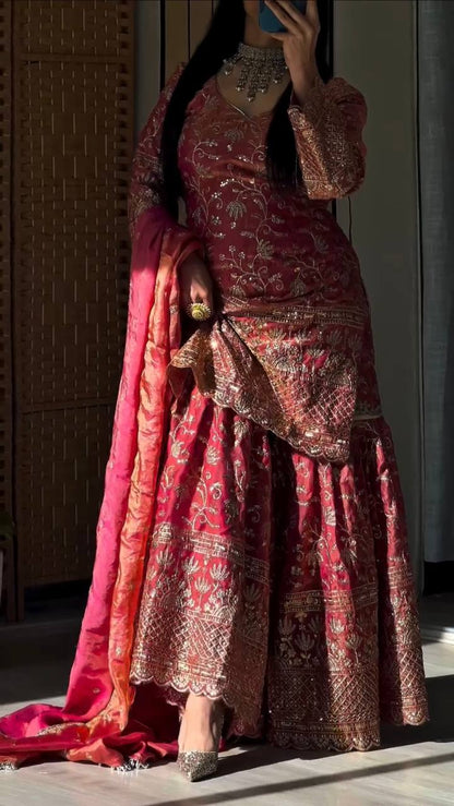 Chic Moments A Glamorous Selfie in Vibrant Hues