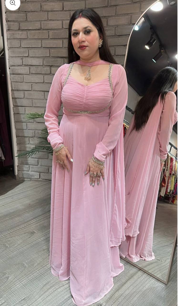 Capturing Elegance: A Selfie in Pink Glamour